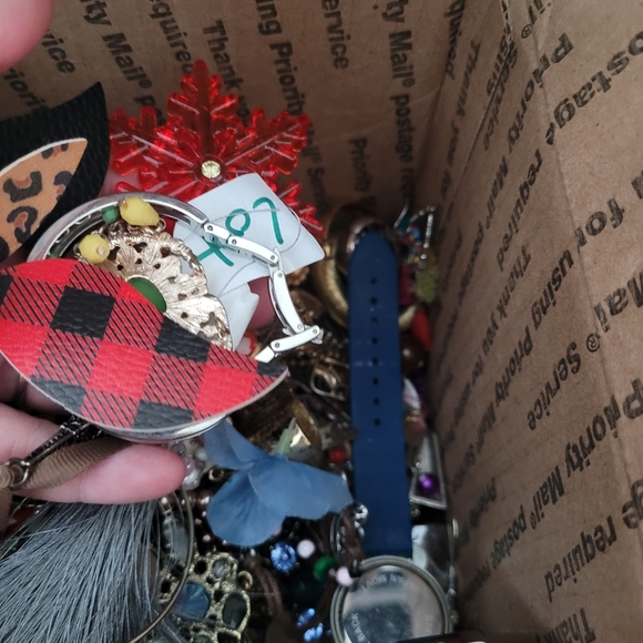 Jewerly crafting and wearable over 4 pounds (lot 2) - Picture 10 of 12